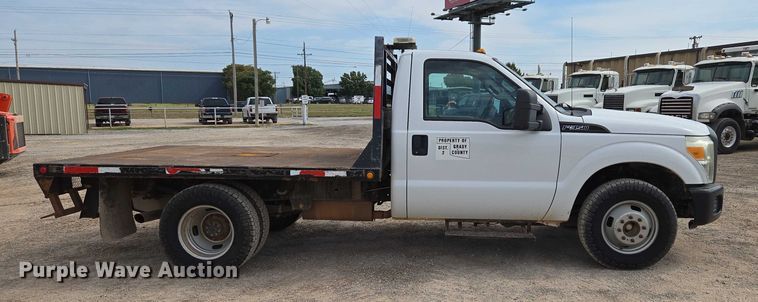 image for item EU3873 2012 Ford F350 Super Duty  flatbed pickup truck