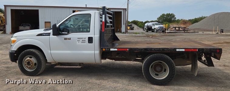 image for item EU3873 2012 Ford F350 Super Duty  flatbed pickup truck
