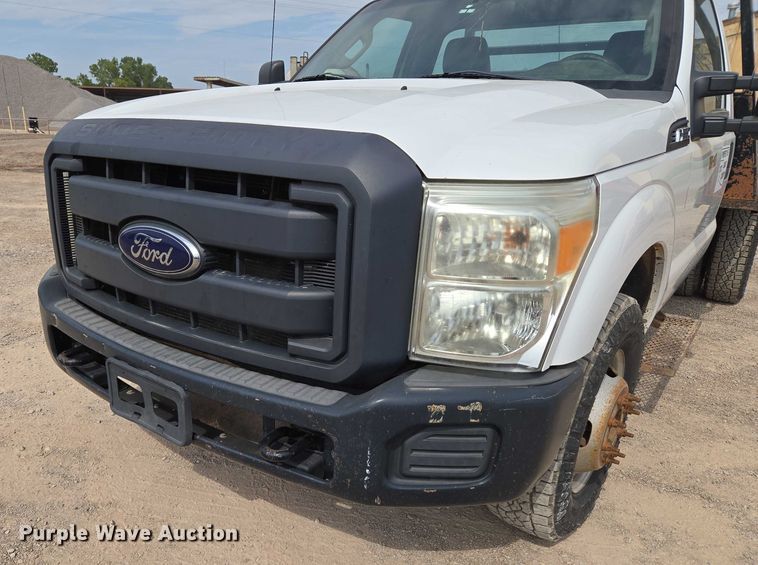 image for item EU3873 2012 Ford F350 Super Duty  flatbed pickup truck