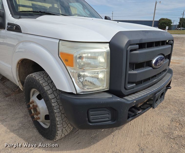 image for item EU3873 2012 Ford F350 Super Duty  flatbed pickup truck