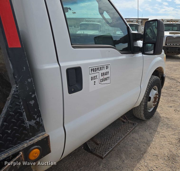 image for item EU3873 2012 Ford F350 Super Duty  flatbed pickup truck