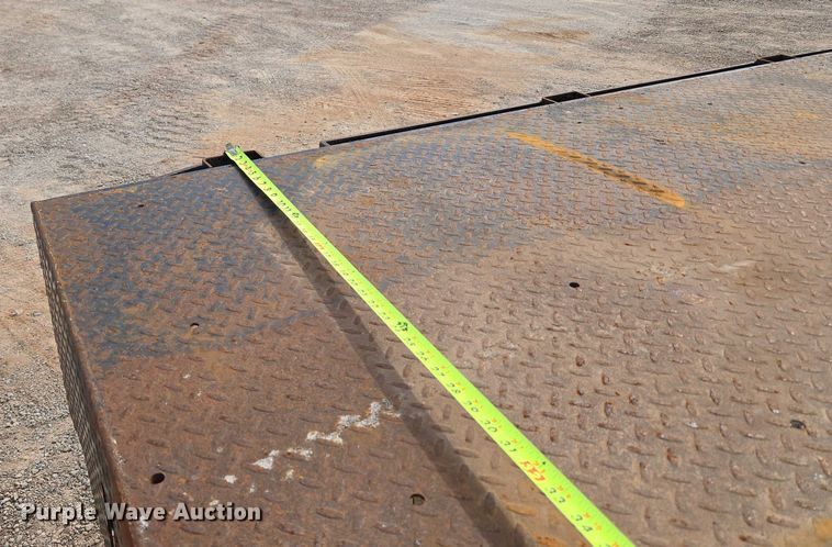 image for item EU3873 2012 Ford F350 Super Duty  flatbed pickup truck