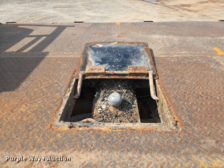 image for item EU3873 2012 Ford F350 Super Duty  flatbed pickup truck