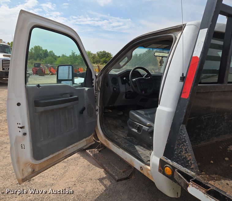 image for item EU3873 2012 Ford F350 Super Duty  flatbed pickup truck