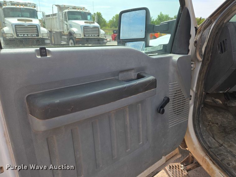 image for item EU3873 2012 Ford F350 Super Duty  flatbed pickup truck