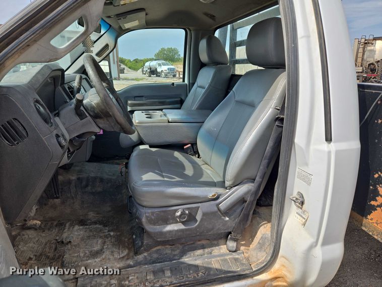 image for item EU3873 2012 Ford F350 Super Duty  flatbed pickup truck