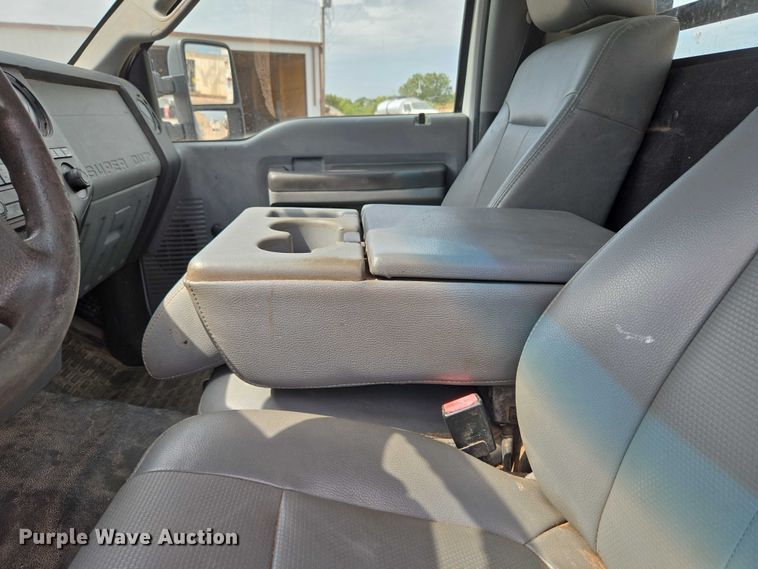 image for item EU3873 2012 Ford F350 Super Duty  flatbed pickup truck