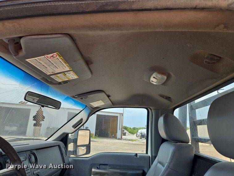 image for item EU3873 2012 Ford F350 Super Duty  flatbed pickup truck