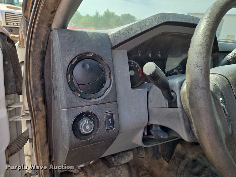 image for item EU3873 2012 Ford F350 Super Duty  flatbed pickup truck