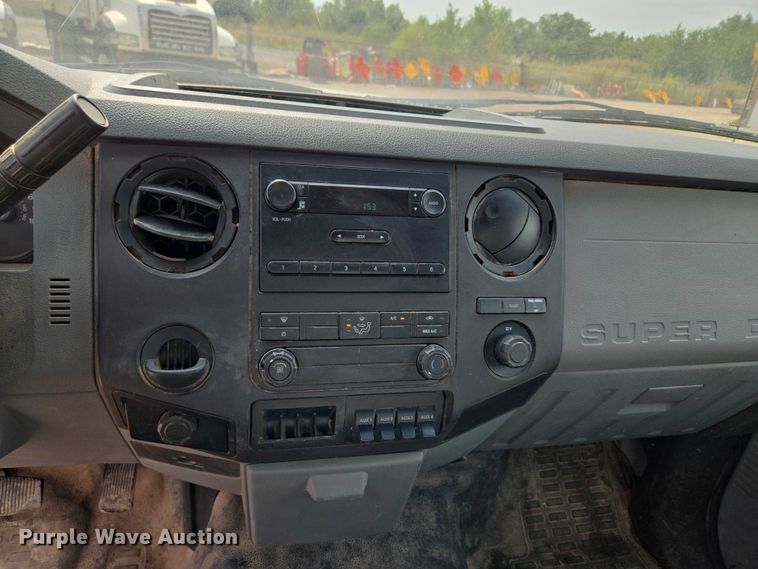 image for item EU3873 2012 Ford F350 Super Duty  flatbed pickup truck