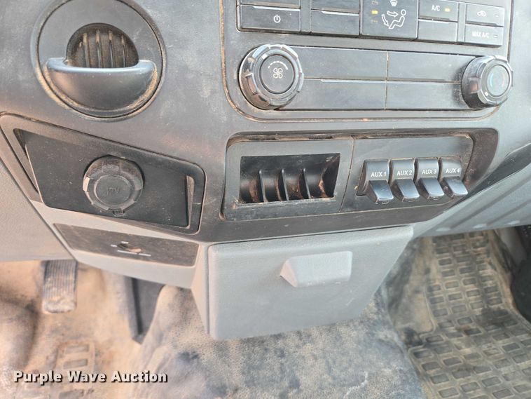 image for item EU3873 2012 Ford F350 Super Duty  flatbed pickup truck