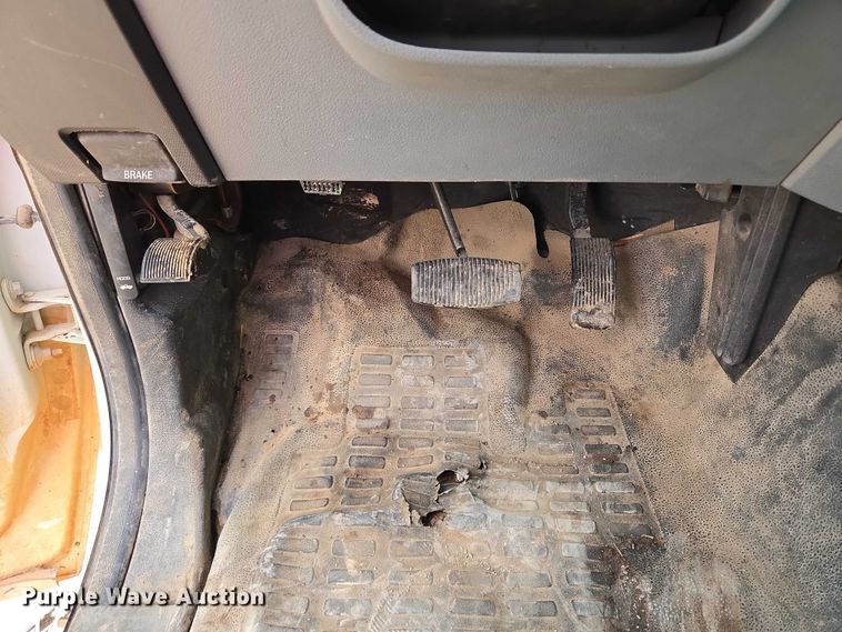 image for item EU3873 2012 Ford F350 Super Duty  flatbed pickup truck