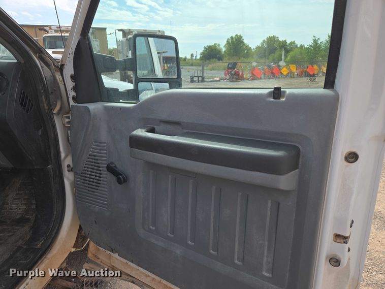 image for item EU3873 2012 Ford F350 Super Duty  flatbed pickup truck