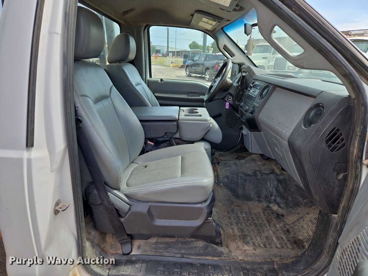 image for item EU3873 2012 Ford F350 Super Duty  flatbed pickup truck