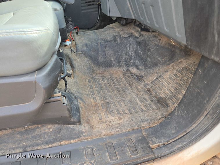 image for item EU3873 2012 Ford F350 Super Duty  flatbed pickup truck