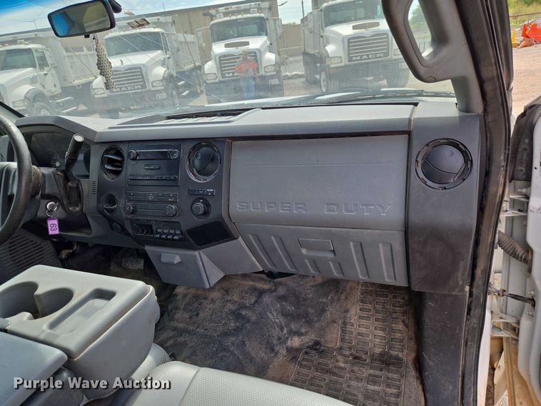 image for item EU3873 2012 Ford F350 Super Duty  flatbed pickup truck