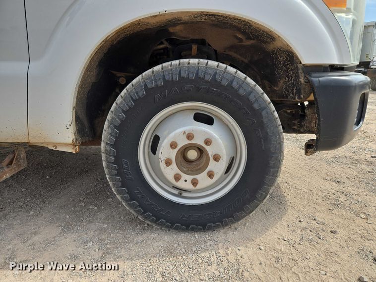 image for item EU3873 2012 Ford F350 Super Duty  flatbed pickup truck