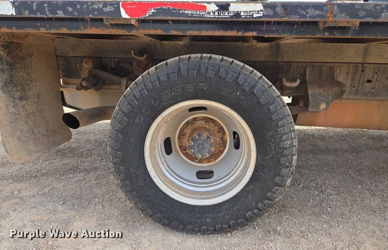 image for item EU3873 2012 Ford F350 Super Duty  flatbed pickup truck