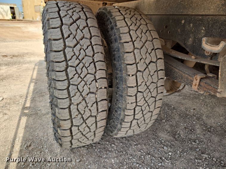 image for item EU3873 2012 Ford F350 Super Duty  flatbed pickup truck