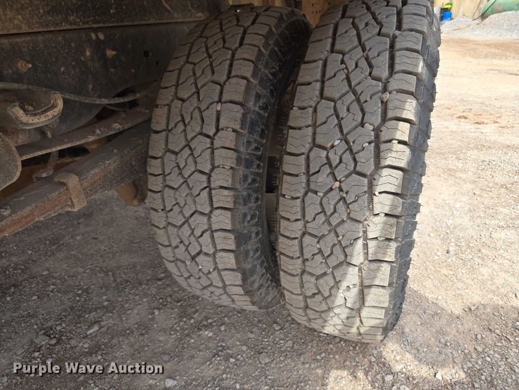 image for item EU3873 2012 Ford F350 Super Duty  flatbed pickup truck