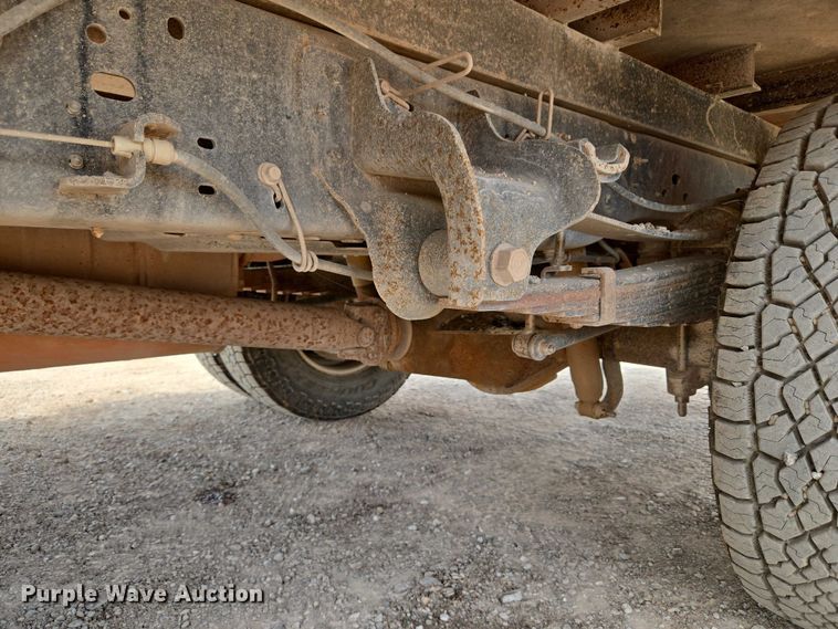 image for item EU3873 2012 Ford F350 Super Duty  flatbed pickup truck