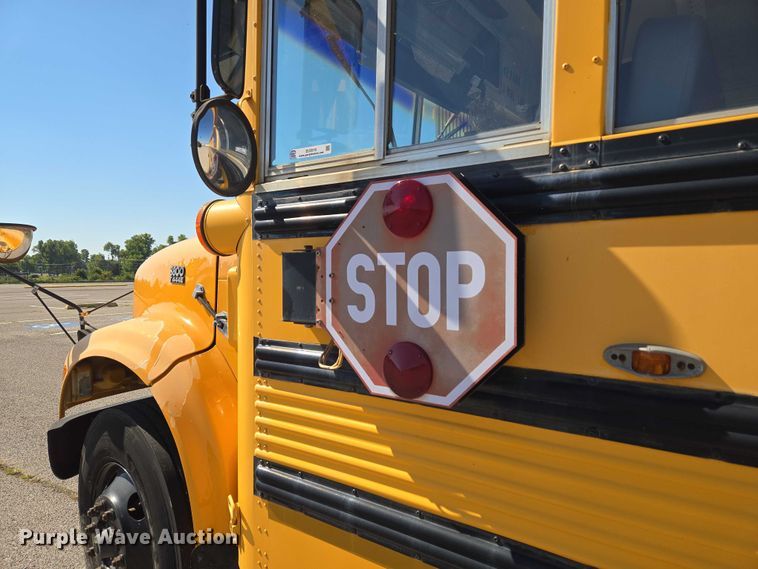 image for item EU3916 1999 International 3800 school bus