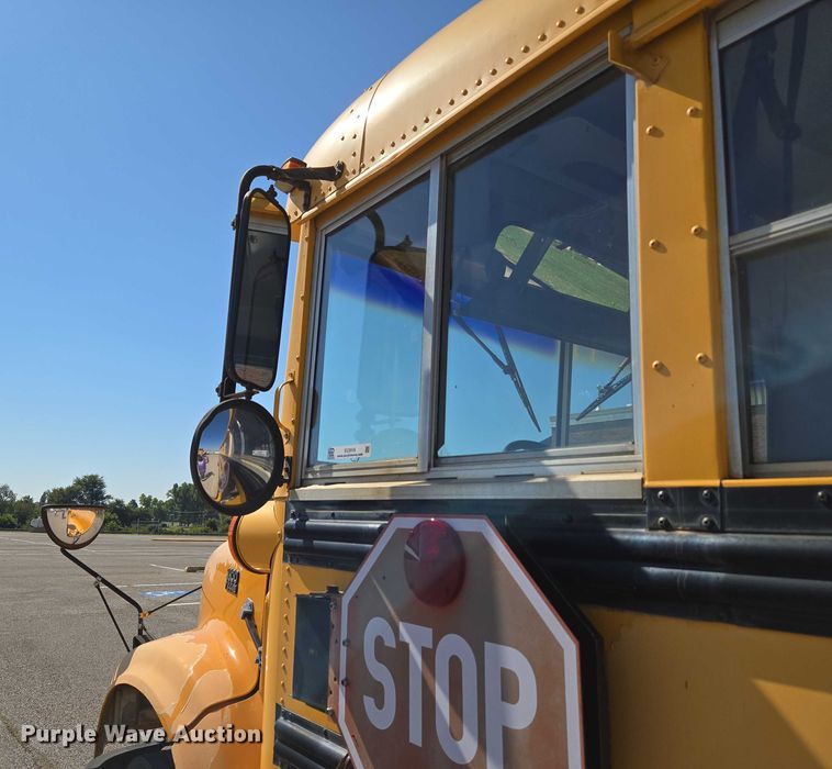 image for item EU3916 1999 International 3800 school bus