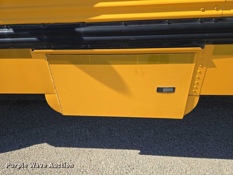 image for item EU3916 1999 International 3800 school bus