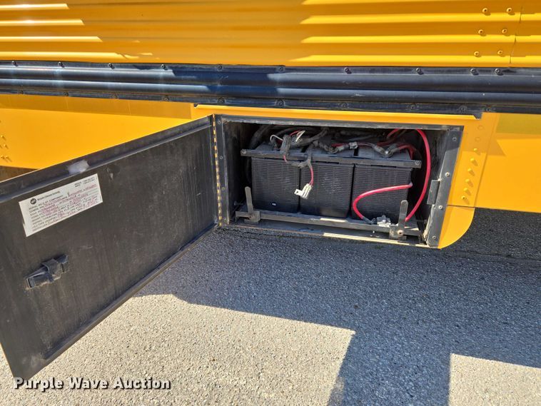 image for item EU3916 1999 International 3800 school bus