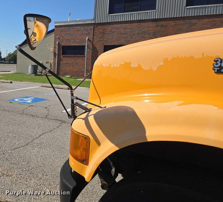 image for item EU3916 1999 International 3800 school bus