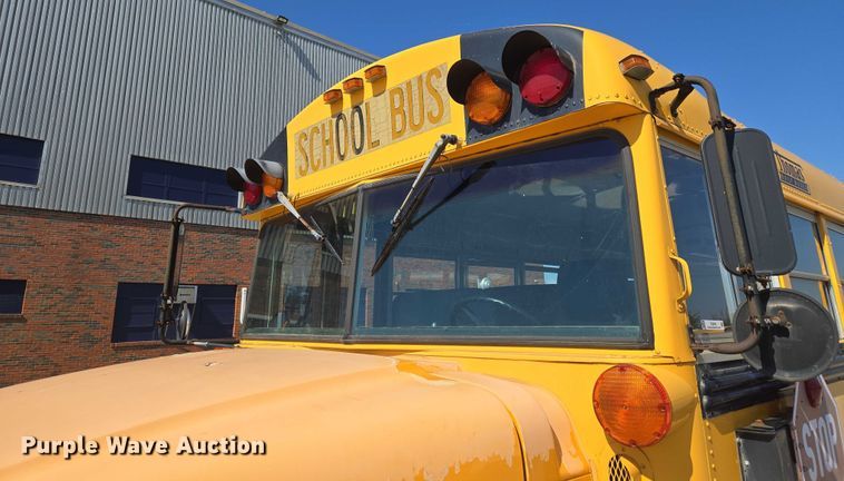 image for item EU3916 1999 International 3800 school bus