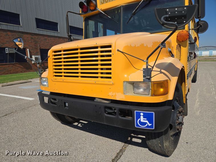 image for item EU3916 1999 International 3800 school bus
