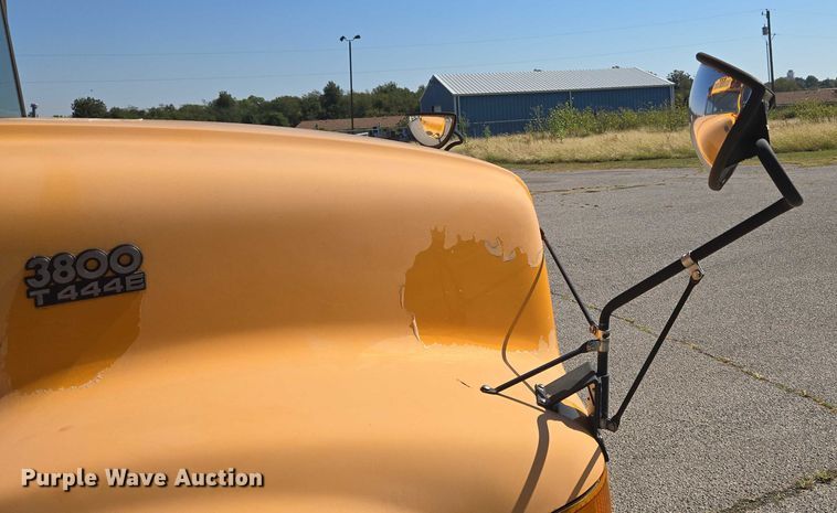 image for item EU3916 1999 International 3800 school bus