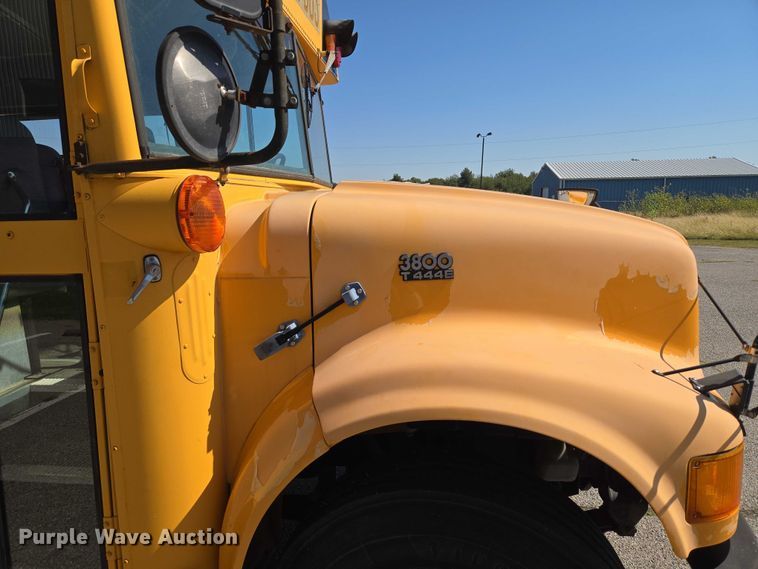 image for item EU3916 1999 International 3800 school bus