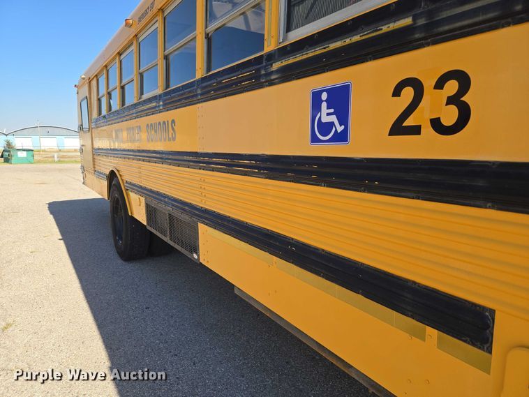 image for item EU3916 1999 International 3800 school bus