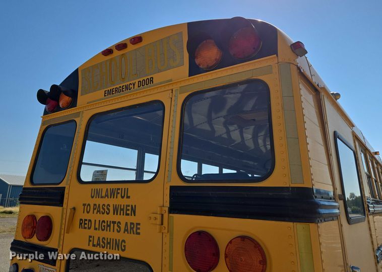 image for item EU3916 1999 International 3800 school bus