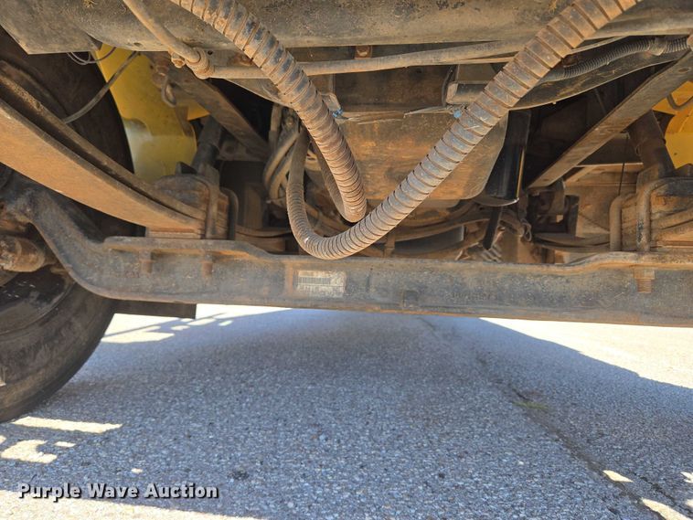 image for item EU3916 1999 International 3800 school bus