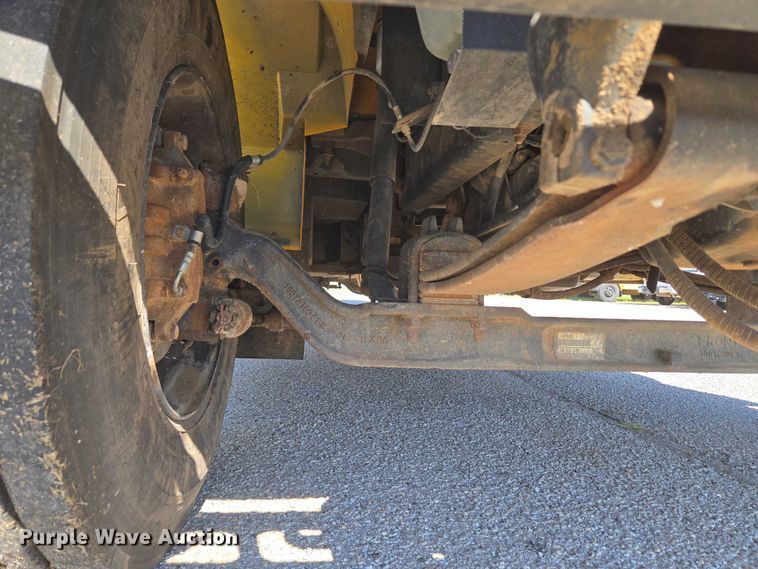 image for item EU3916 1999 International 3800 school bus