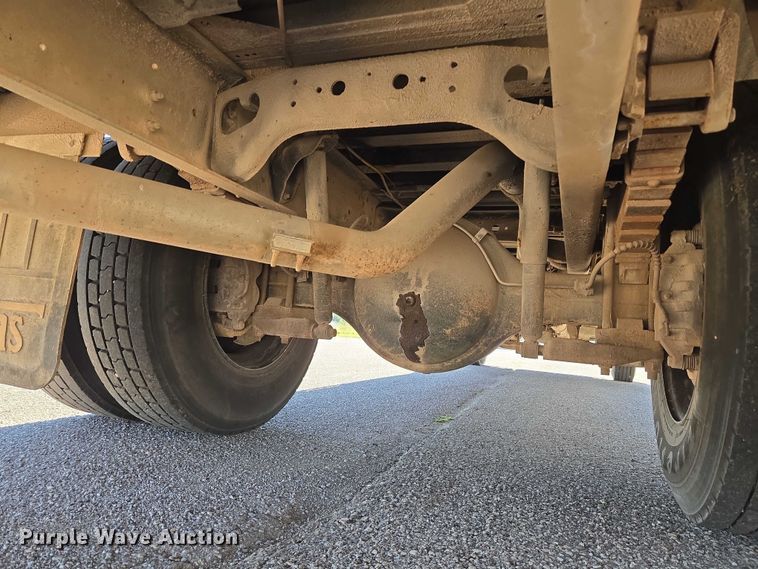 image for item EU3916 1999 International 3800 school bus