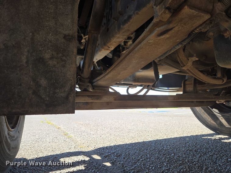 image for item EU3916 1999 International 3800 school bus