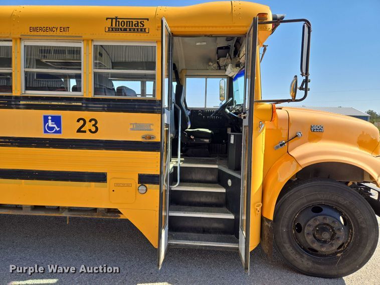image for item EU3916 1999 International 3800 school bus