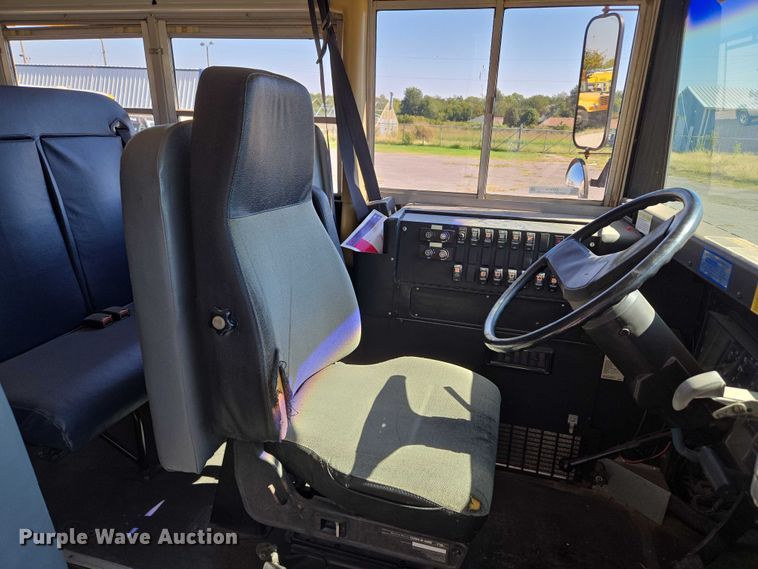 image for item EU3916 1999 International 3800 school bus