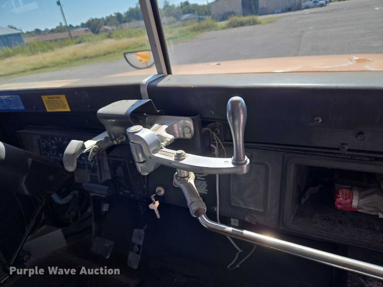 image for item EU3916 1999 International 3800 school bus