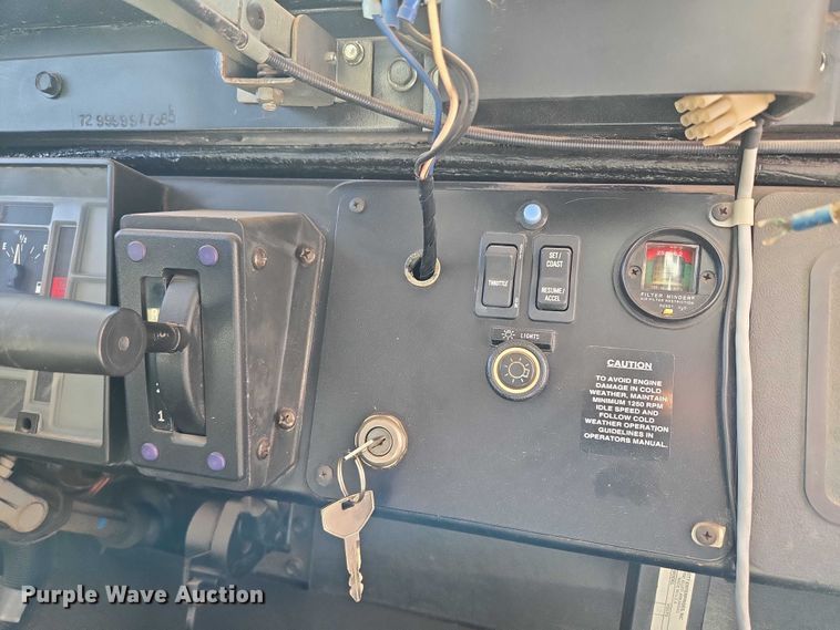 image for item EU3916 1999 International 3800 school bus