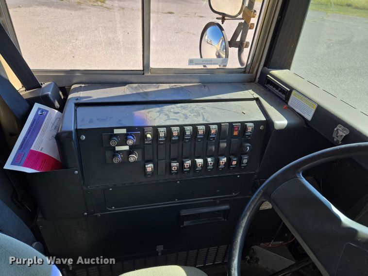 image for item EU3916 1999 International 3800 school bus