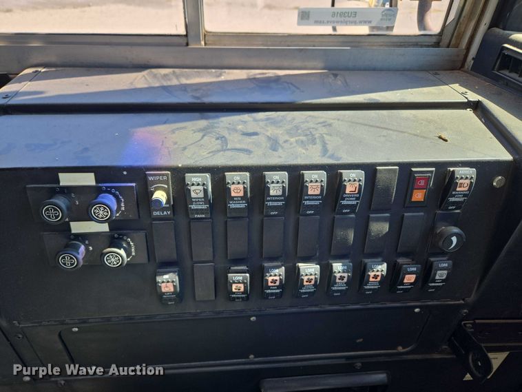 image for item EU3916 1999 International 3800 school bus