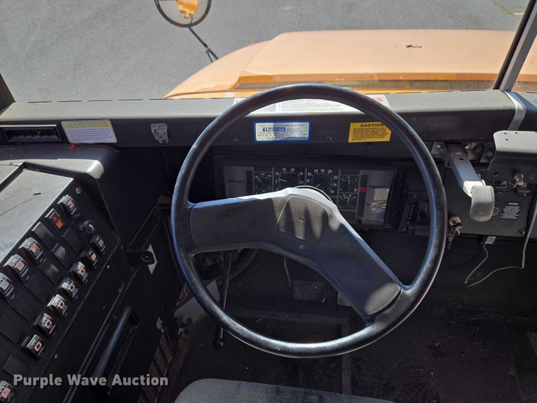 image for item EU3916 1999 International 3800 school bus