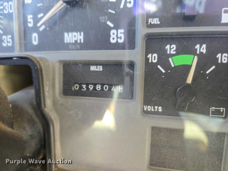 image for item EU3916 1999 International 3800 school bus