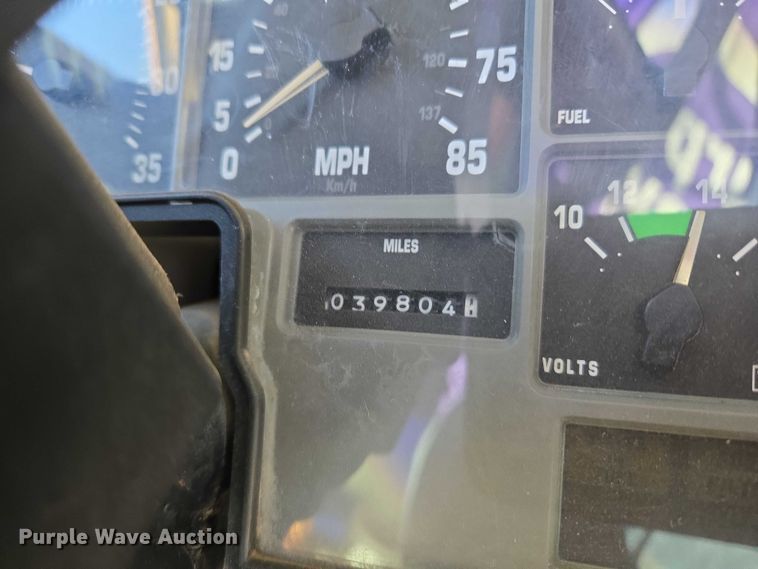 image for item EU3916 1999 International 3800 school bus