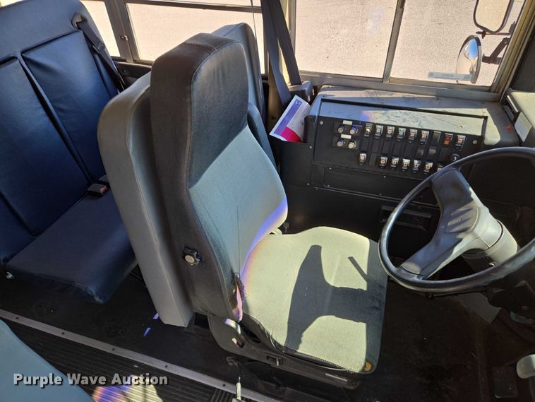 image for item EU3916 1999 International 3800 school bus